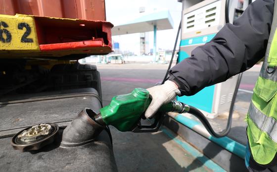 "기름값 150만원 더 나가"…유가 급등에 화물기사·화훼농가 '직격탄'