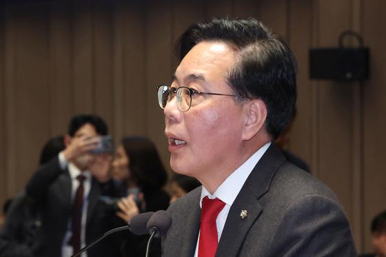 국힘, 당 노선 결의문 채택 "잘못된 비상 계엄 사과…尹 정치 복귀 반대"