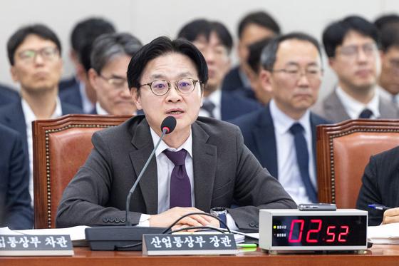 김정관 "원유 장기 대책 UAE·사우디와 논의…캐나다 하베스트 도입 추진"