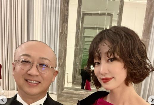 '핫핑크' 드레스 입은 최여진, 남편 팔짱 끼고…달달한 신혼 [N샷]