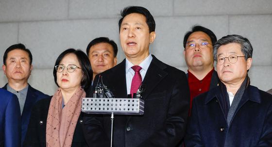 국힘 의총서 '尹 절연' 결의문…오세훈 "선거 최소 발판"