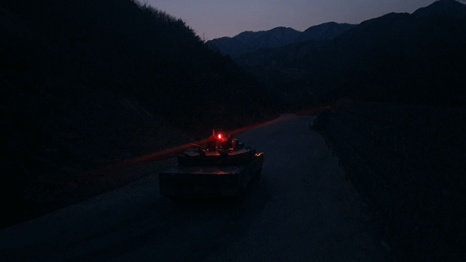 [르포] 동부전선 밤하늘 화염…7년 만의 'K1E1' 야간사격