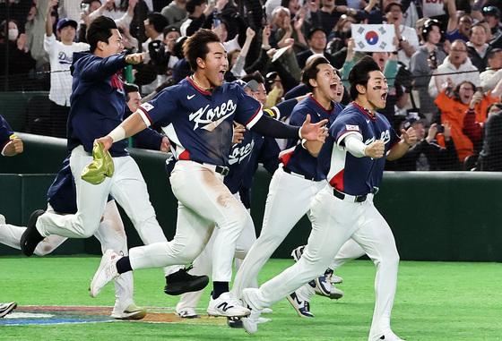 '기적의 8강' 류지현 감독 "인생경기…염원이 하나로 모인 결과"[WBC]