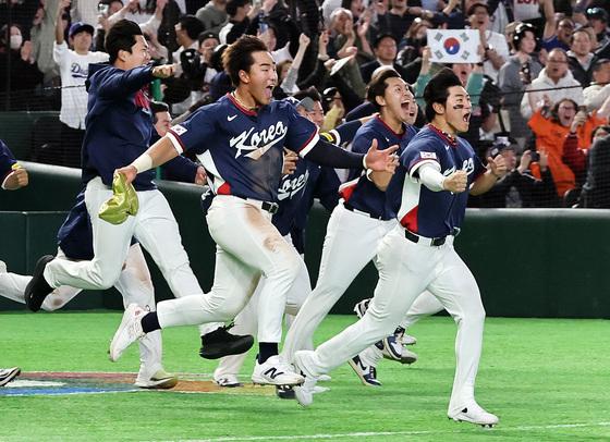 '기적의 8강' 류지현 감독 "인생경기…염원이 하나로 모인 결과"[WBC]