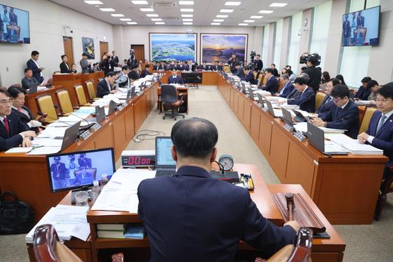 국회 국토위, '택시월급제' 전국 도입 2년 추가 유예안 의결