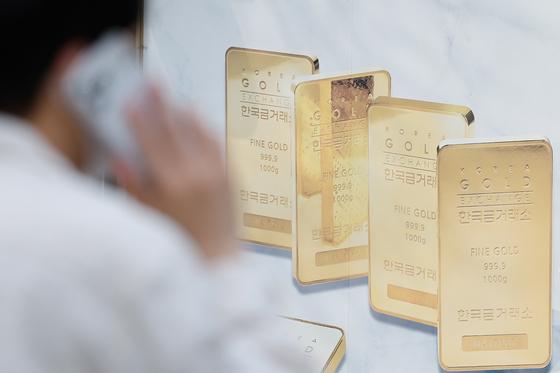한은, 13년 만에 금 보유량 늘린다…국내 생산분 직접 매입