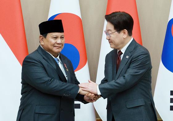 '고통 로용: 함께 가면 멀리 간다'의 이면 [동남아시아 TODAY]