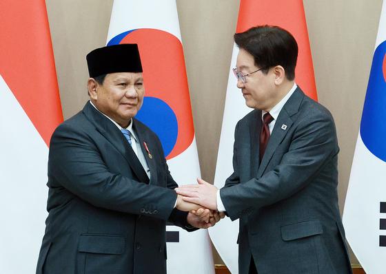 '고통 로용: 함께 가면 멀리 간다'의 이면 [동남아시아 TODAY]