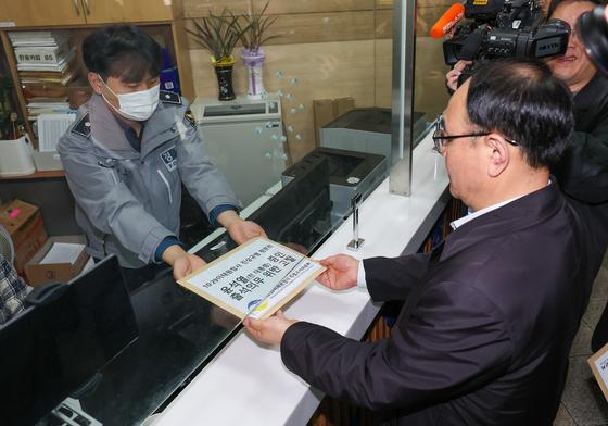 이태원 특조위, '재판 많아 청문회 불출석' 윤석열 경찰 고발