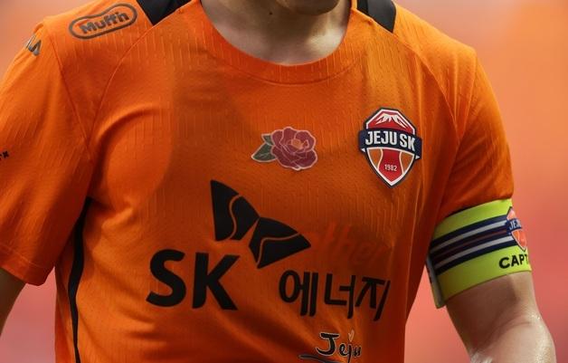 '4·3 추모' 제주SK, 올해도 가슴에 동백꽃 달고 뛴다