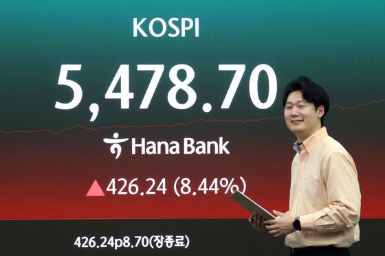 [뉴스1 PICK]'종전 기대'에 8% 급등한 코스피, 역대급 기록...5400대 마감