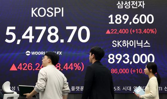 10% 넘게 상승하며 코스피 견인한 삼성전자·하이닉스