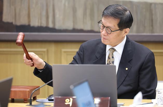 이창용, 신현송 후보자 해외자산 우려에 "애국심이 자산보다 클 것"