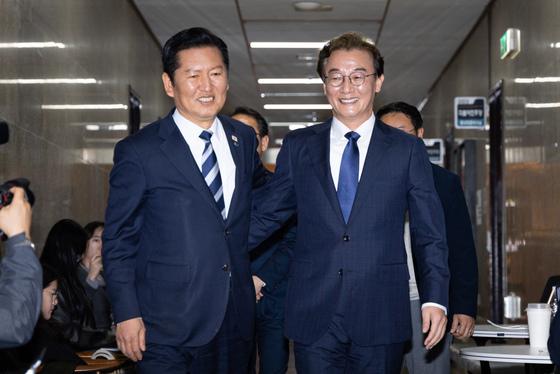 정청래, 부산항 찾아 전재수 힘싣기…하정우 공개 러브콜도 주목