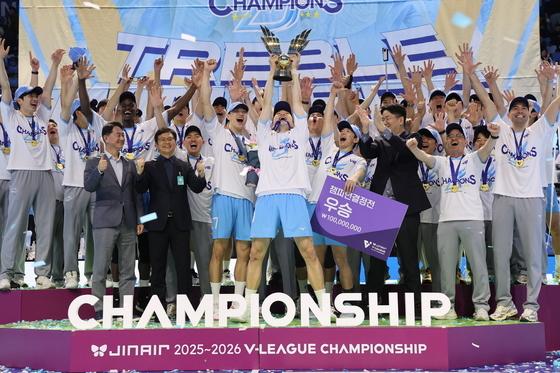 [뉴스1 PICK]대한항공, 현대캐피탈 잡고 통합 우승…'트레블' 위업