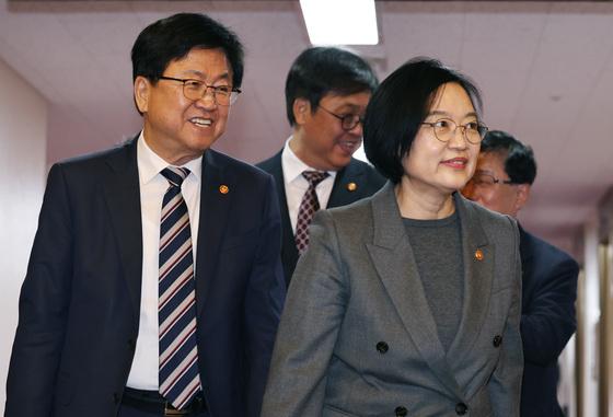 "대졸도 쉰다" 42만명 넘은 쉬었음 청년…교육부, 대학 활용 취업 지원