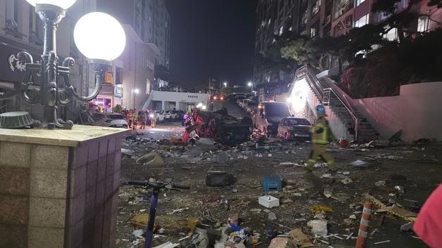 새벽 청주 봉명동 상가서 가스 폭발 사고…주민 12명 부상