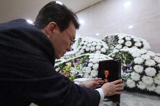 완도 냉동창고 화재 순직 소방관 동료들 "든든한 부대장 잃어"