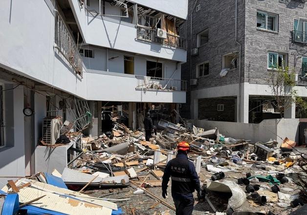 청주 가스폭발 하루 전 "가스 냄새 난다" 업주가 민원 제기