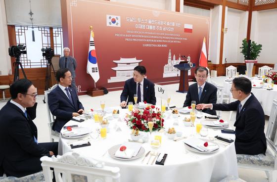 李대통령·폴란드 총리 오찬에 K방산 총출동…추가 수주 기대 확산