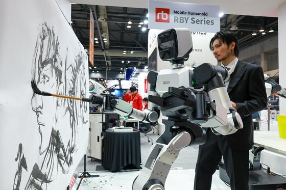 [뉴스1 PICK]협동로봇으로 그림을…서울국제생산제조기술전 개막