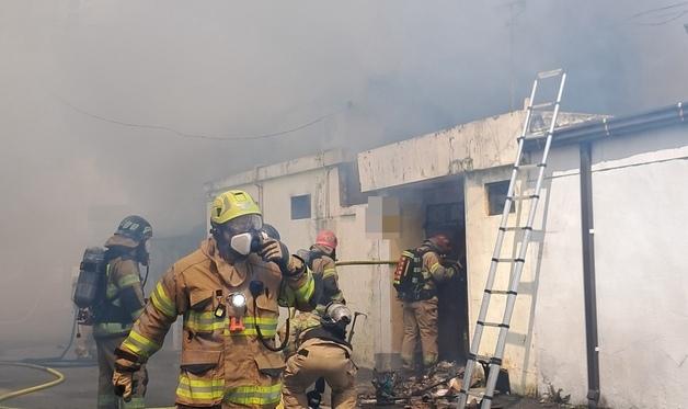 경북 경산 단독주택에 불…거주자 1명 숨진 채 발견