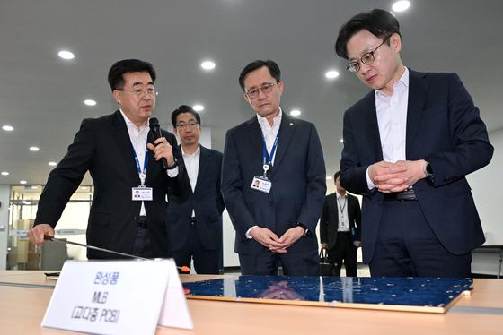 8000억 투자해 국산 AI칩 만든다…산업부, 반도체 제조지원 TF 발족