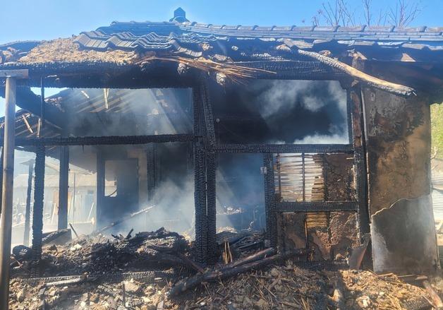 의령 단독주택서 불…진화하던 60대 2도 화상