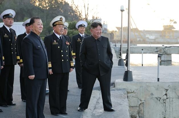 北 "핵 사용 권한, 김정은에게"…유고시엔 북핵 운명 알 수 없다
