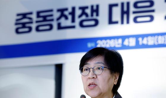 중동전쟁 대응 회의 모두 발언하는 정은경 장관