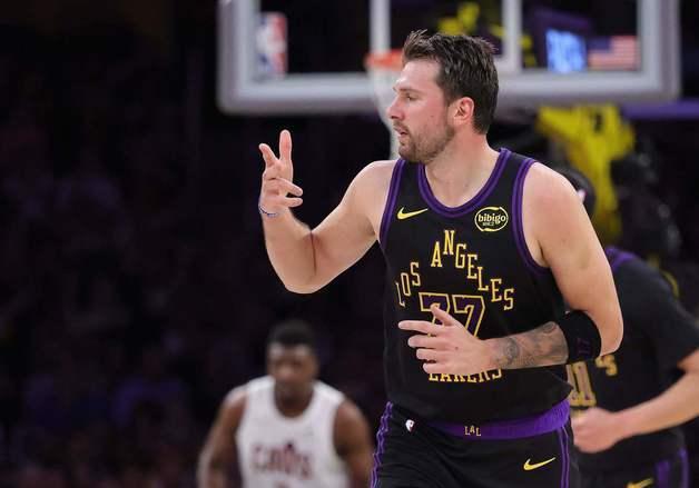 '부상' 돈치치, 스페인서 주사 치료…PO 1라운드 출전은 미지수