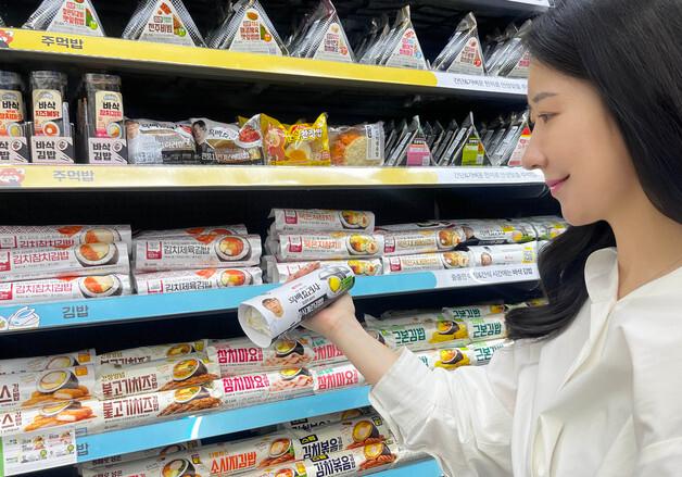 "토핑 늘리자 김밥 매출 30%↑"…GS25, 풀체인지 리뉴얼 통했다