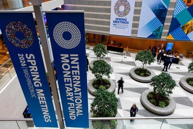 IMF, 올해 韓 성장률 3.3%로 0.7%p 상향…세계·선진국 평균 앞질러