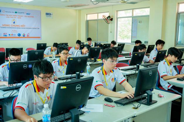 한화생명, '베트남 정보올림피아드' 3년 연속 후원…'AI 인재 플랫폼' 도약