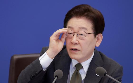 李대통령 "주사기 매점매석 엄단…혼자 잘 살면 무슨 재미, 같이 살자"