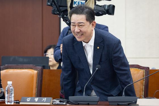 지방선거 앞 與후보 잇단 '무혐의'…김병기 수사는 9개월째 무소식