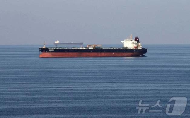 호르무즈 대체재 '얀부항 포화'…원유 선적 '번호표 뽑고 대기'