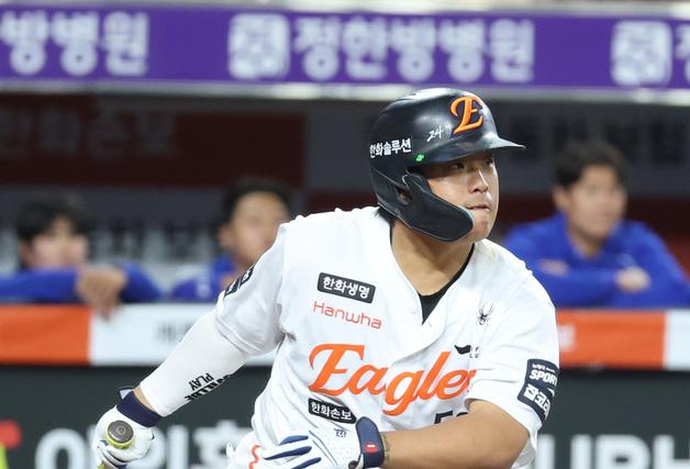 한화, 홈 10연패 사슬 끊었다…'강백호 5타점' NC 8-1 제압