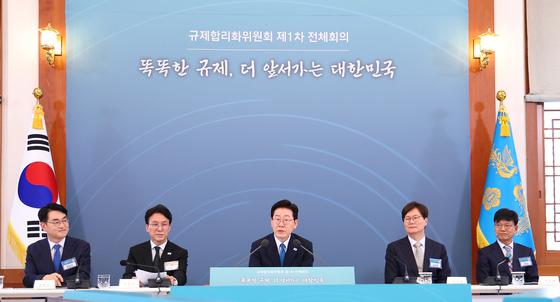 정부, 28년만에 규제개혁 추진체계 변경…李 "의견 부딪치면 제가 정리"