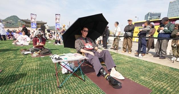 배우 최원영, '2026 광화문 멍 때리기 대회' 2위…"야심 차게 준비"