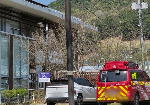 "왜 아직 못잡아"…늑구 탈출 8일째, 포획 무소식에 주민들 답답