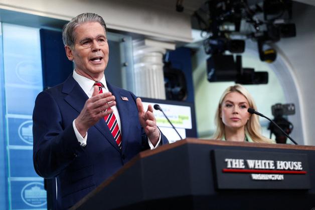 美재무 "러시아·이란산 원유 제재 유예 조치 갱신 안 할 것"(종합)