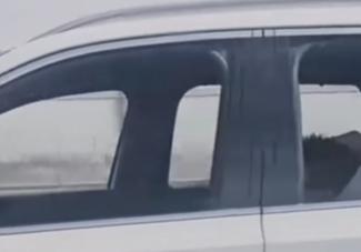 핸들 놓고 조수석 누워 고속도 질주…"저 운전자 황천길 하이패스"