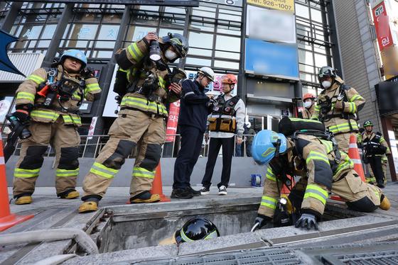 성신여대입구역 인근 전력구 불 10시간만에 꺼져…한때 출입구 폐쇄(종합)