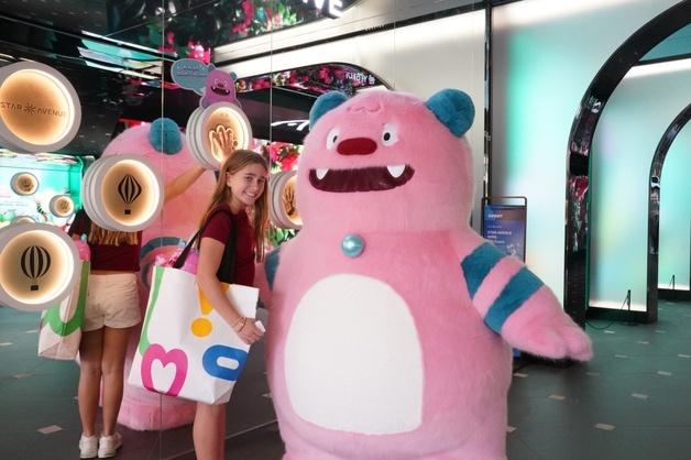 롯데免, 서울 마스코트 '해치' 협업…스타에비뉴에 해치 핸드프리팅 공개