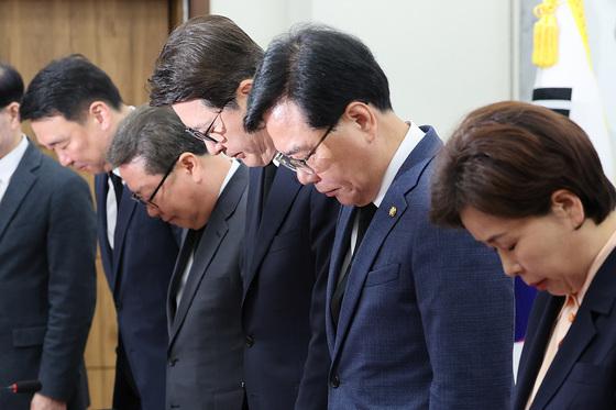 검은 넥타이 매고 묵념…국민의힘 세월호 참사 12주기 추모