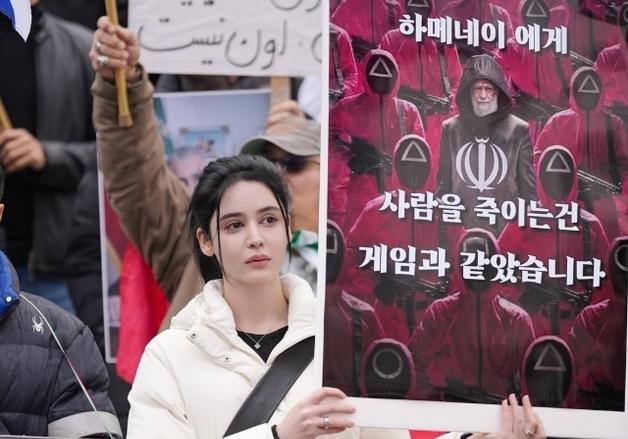 미스 이란 "한국 7억원 지원 국민에게 안 가, 무기살 것" 공개 반대