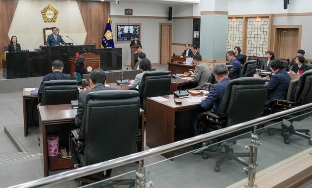 괴산군의회, LPG 저장용기 안전검사 비용 지원 조례안 등 심의