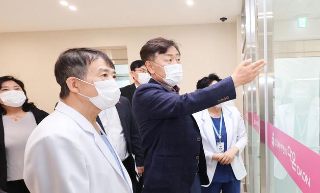 '광폭 행보' 김관영 전북지사, 남원 공공의료·교육 현장 방문