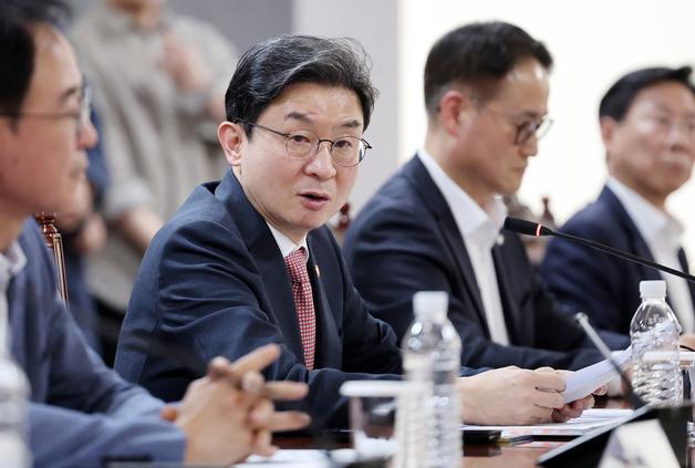 "마지막 퍼즐은 투자처"…'금고' 여는 은행의 속사정[성장엔진 금융]④